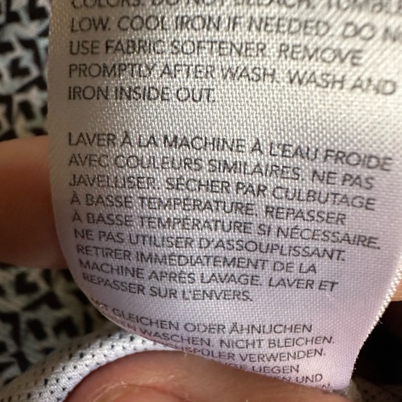 N Vo Women’s Short Sleeve Golf Top With Button Snap. Size small - Picture 4 of 9